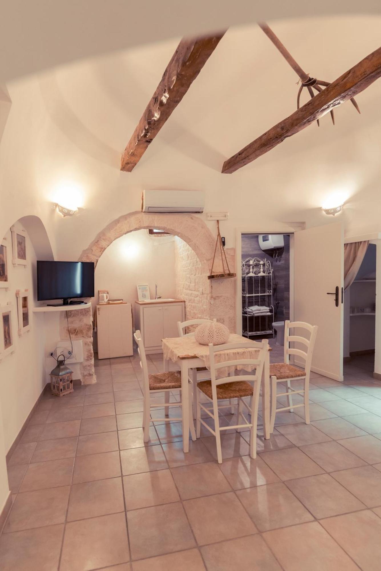 Widespread Trulli In The Historic Center - Trulli Antichi Mestieri