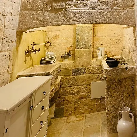Widespread Trulli In The Historic Center - Trulli Antichi Mestieri Alberobello Exterior photo