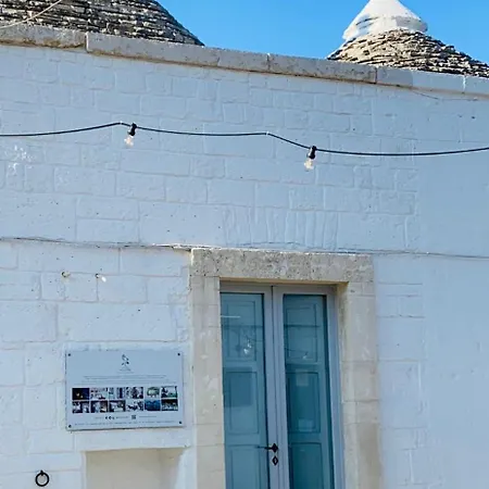 Widespread Trulli In The Historic Center - Trulli Antichi Mestieri Alberobello Exterior photo