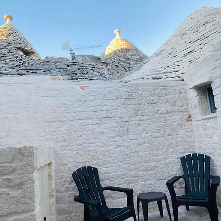 Widespread Trulli In The Historic Center - Trulli Antichi Mestieri Alberobello Exterior photo