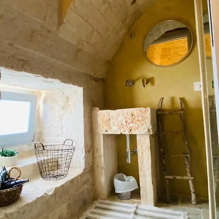 Widespread Trulli In The Historic Center - Trulli Antichi Mestieri Alberobello Exterior photo