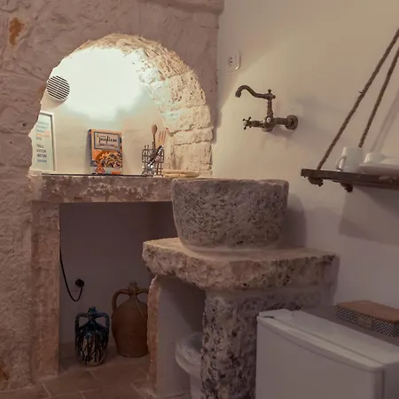 Widespread Trulli In The Historic Center - Trulli Antichi Mestieri Alberobello Exterior photo