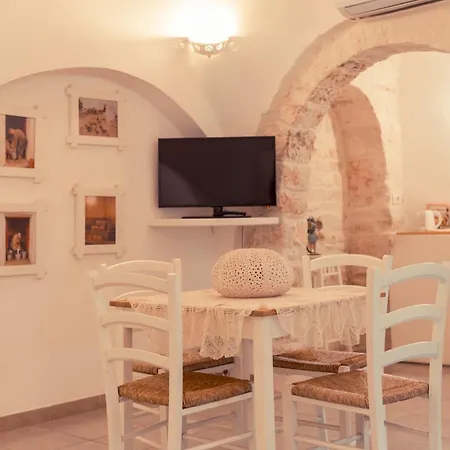 Widespread Trulli In The Historic Center - Trulli Antichi Mestieri Alberobello Exterior photo