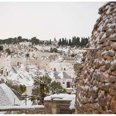 Widespread Trulli In The Historic Center - Trulli Antichi Mestieri Alberobello Exterior photo