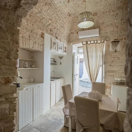 Widespread Trulli In The Historic Center - Trulli Antichi Mestieri Alberobello Exterior photo
