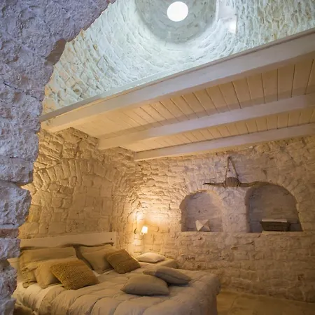 Widespread Trulli In The Historic Center - Trulli Antichi Mestieri Alberobello Exterior photo