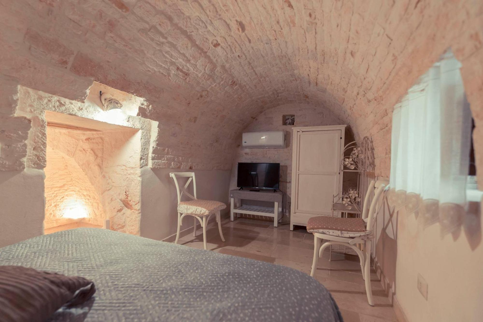 Widespread Trulli In The Historic Center - Trulli Antichi Mestieri