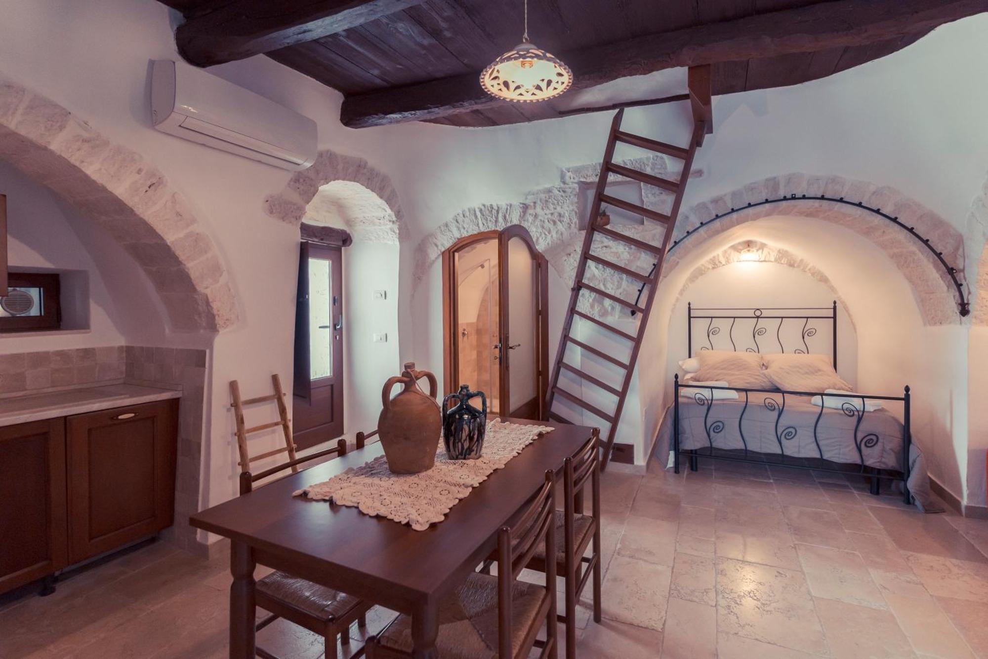 Widespread Trulli In The Historic Center - Trulli Antichi Mestieri